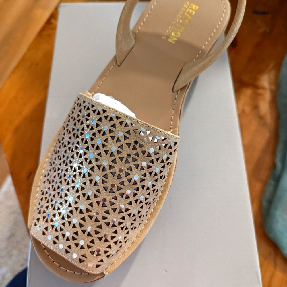 Champagne sandals Kenneth Cole
